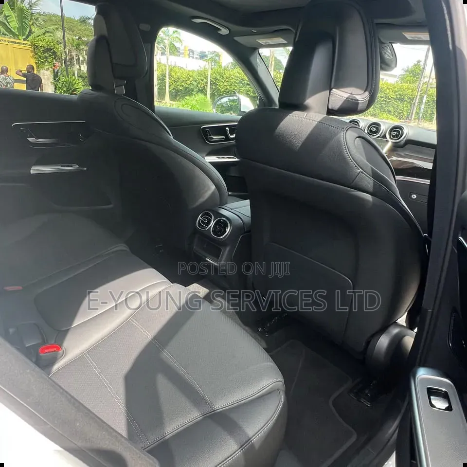 Mercedes-Benz GLC-Class GLC 300 2025 White