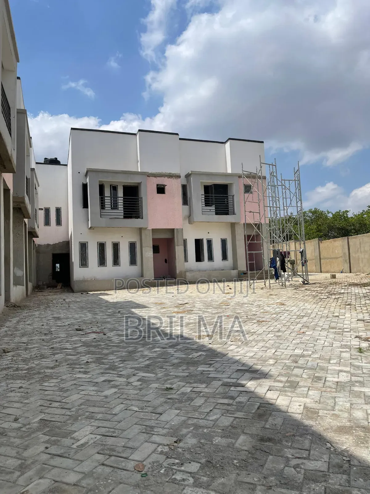 4bdrm Duplex in Kaura for sale