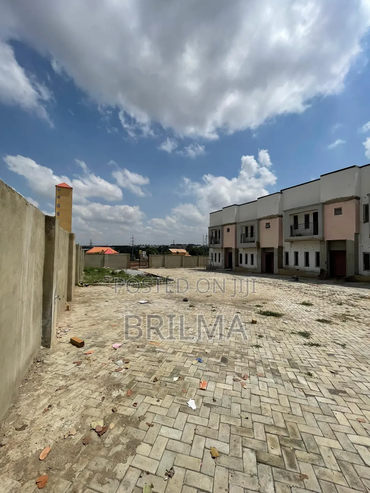 4bdrm Duplex in Kaura for sale