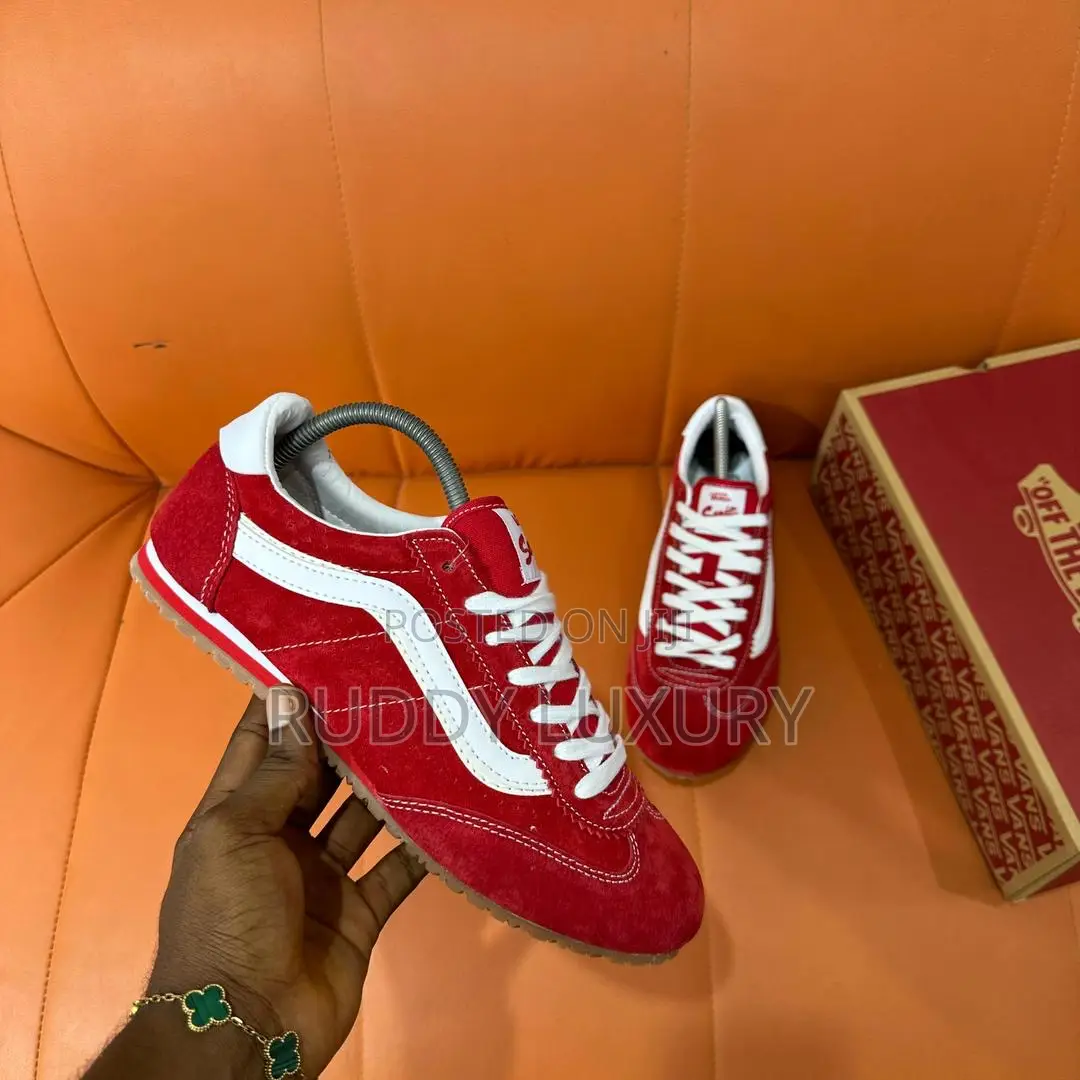Vans Super Lowpro Sneakers/ Buy One, Get a Free Sock