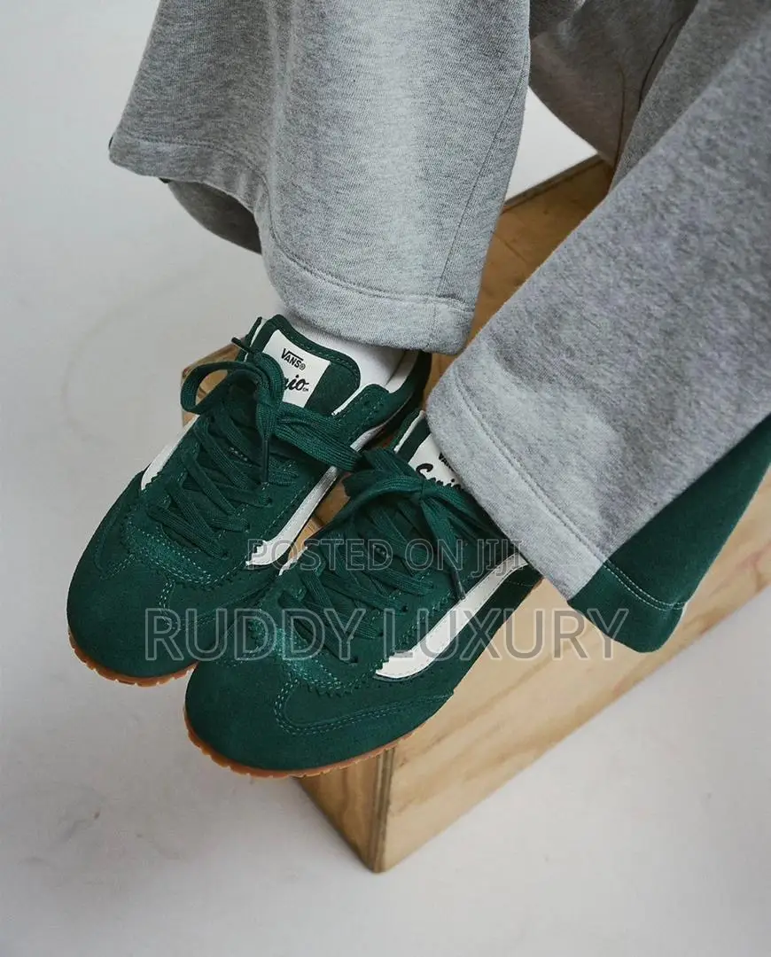 Vans Super Lowpro Sneakers/ Buy One, Get a Free Sock