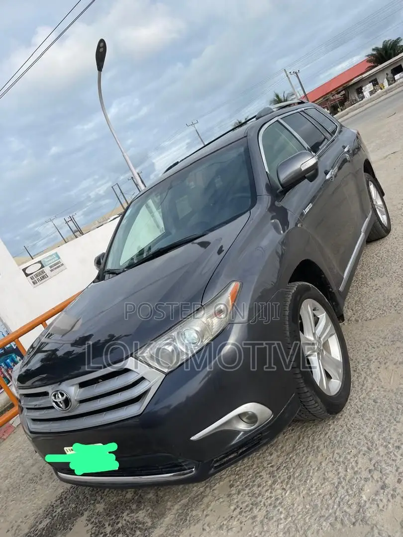 Toyota Highlander SE 2011 Gray