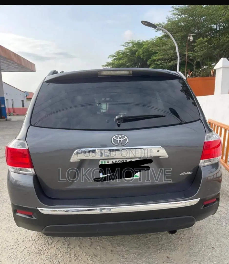 Toyota Highlander SE 2011 Gray