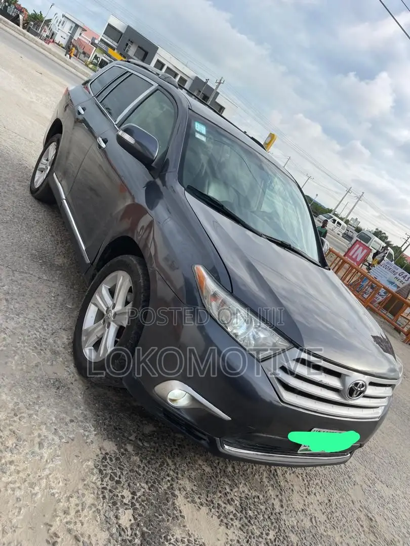 Toyota Highlander SE 2011 Gray