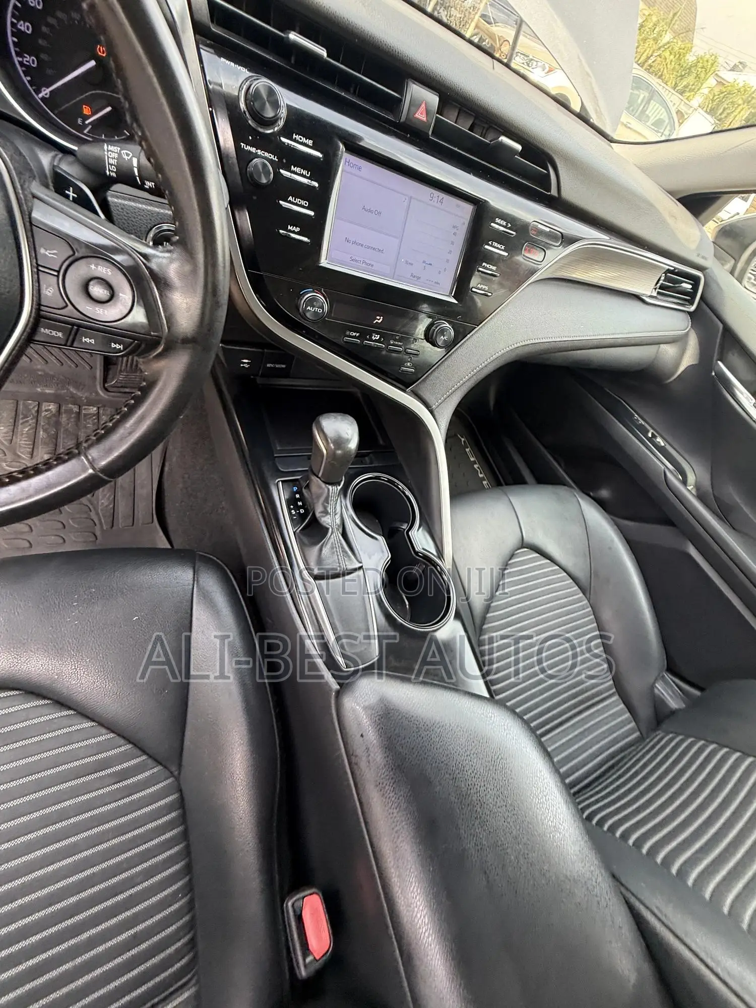 Toyota Camry SE (2.5L 4cyl 8A) 2019 Gray