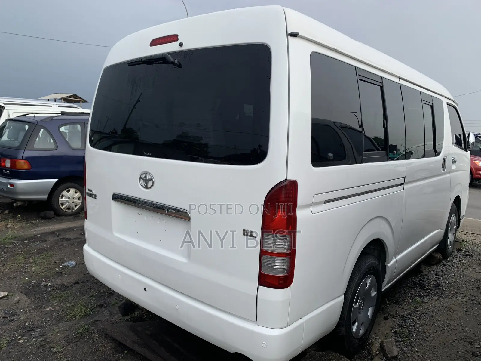 Toyota HiAce 2013 White