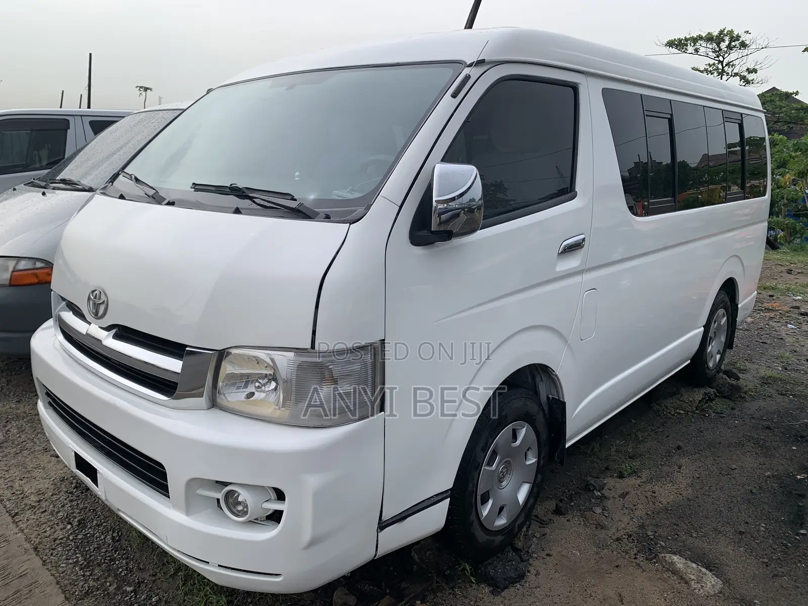 Toyota HiAce 2013 White