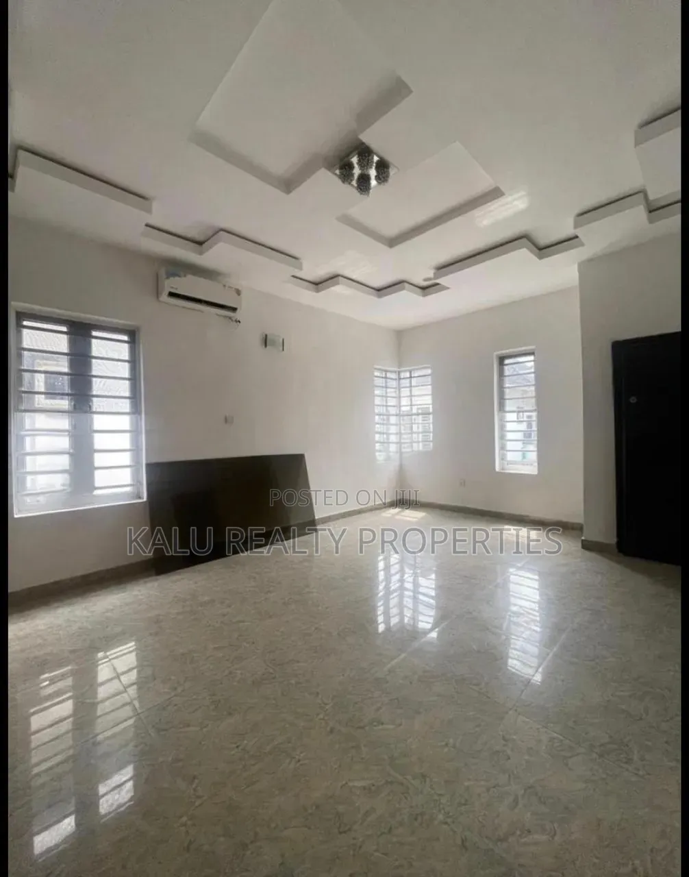 5bdrm Duplex in Osapa London for sale