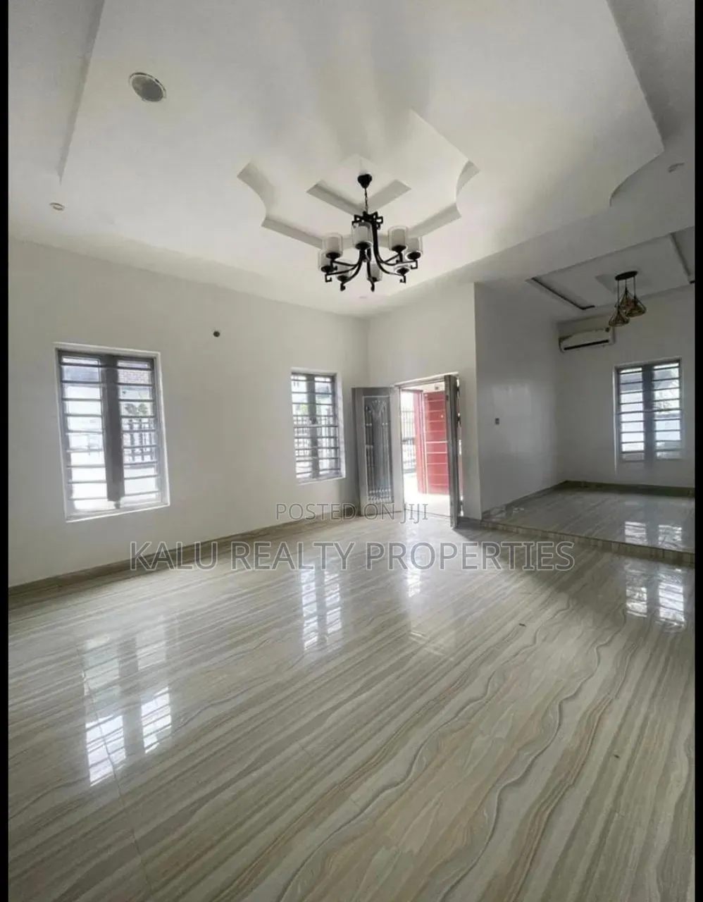 5bdrm Duplex in Osapa London for sale