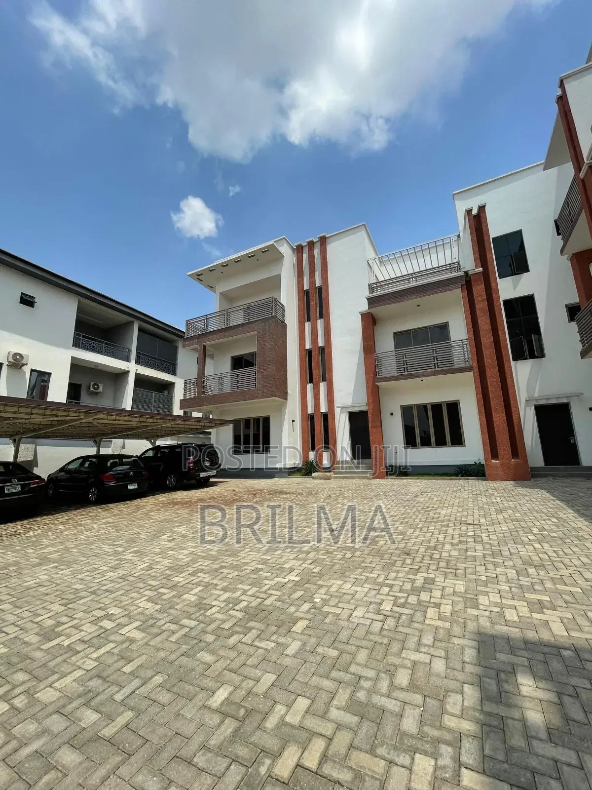 5bdrm Duplex in Jahi for sale