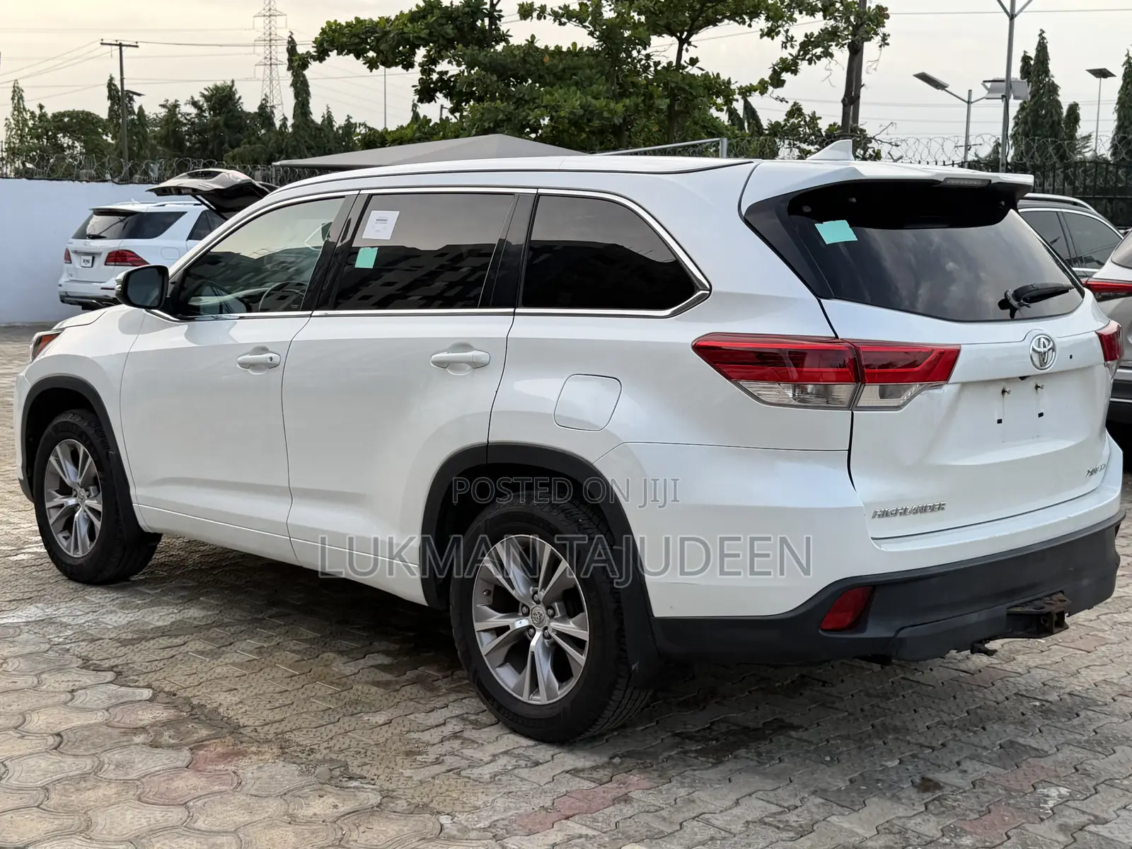 Toyota Highlander XLE 4dr SUV AWD (3.5L 6cyl 6A) 2014 White
