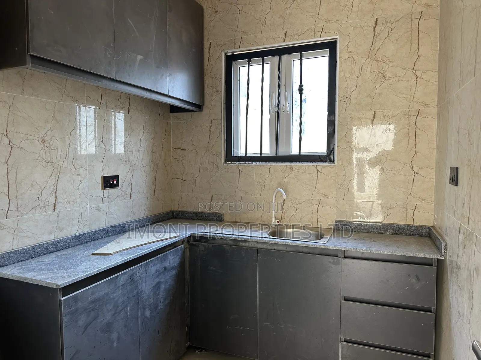 Studio Apartment in Freedom Avenue, for rent