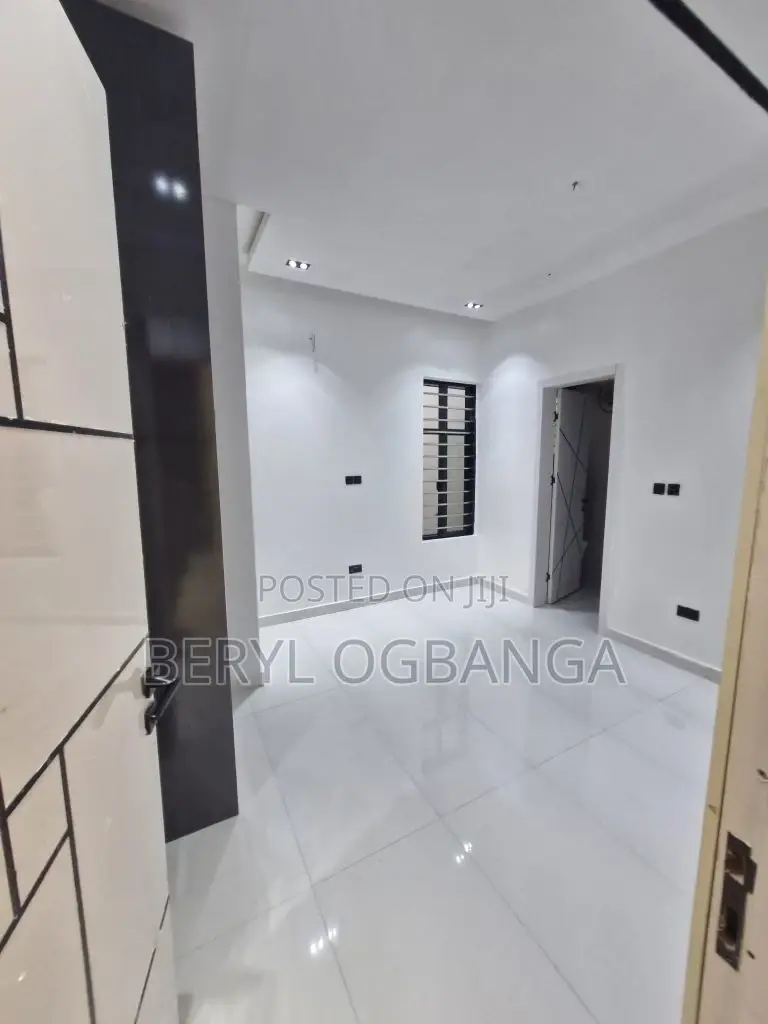 5bdrm House in Ado / Ajah for sale