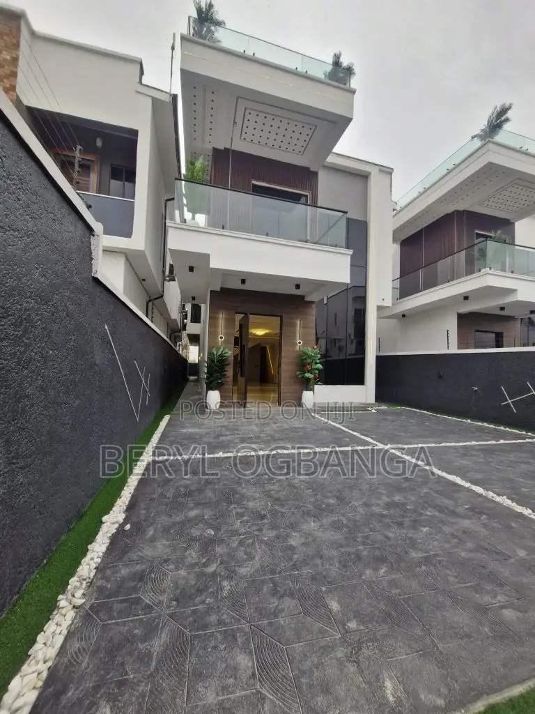 5bdrm House in Ado / Ajah for sale