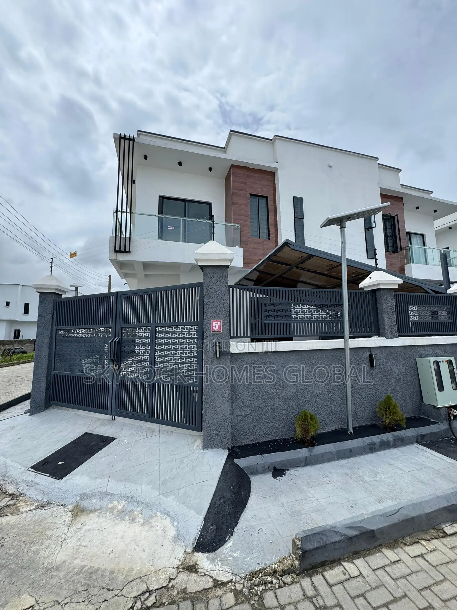 4bdrm Duplex in Chevron for rent