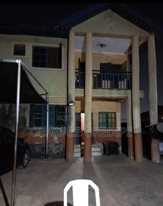 Furnished 6bdrm Duplex in Igbogbo for sale