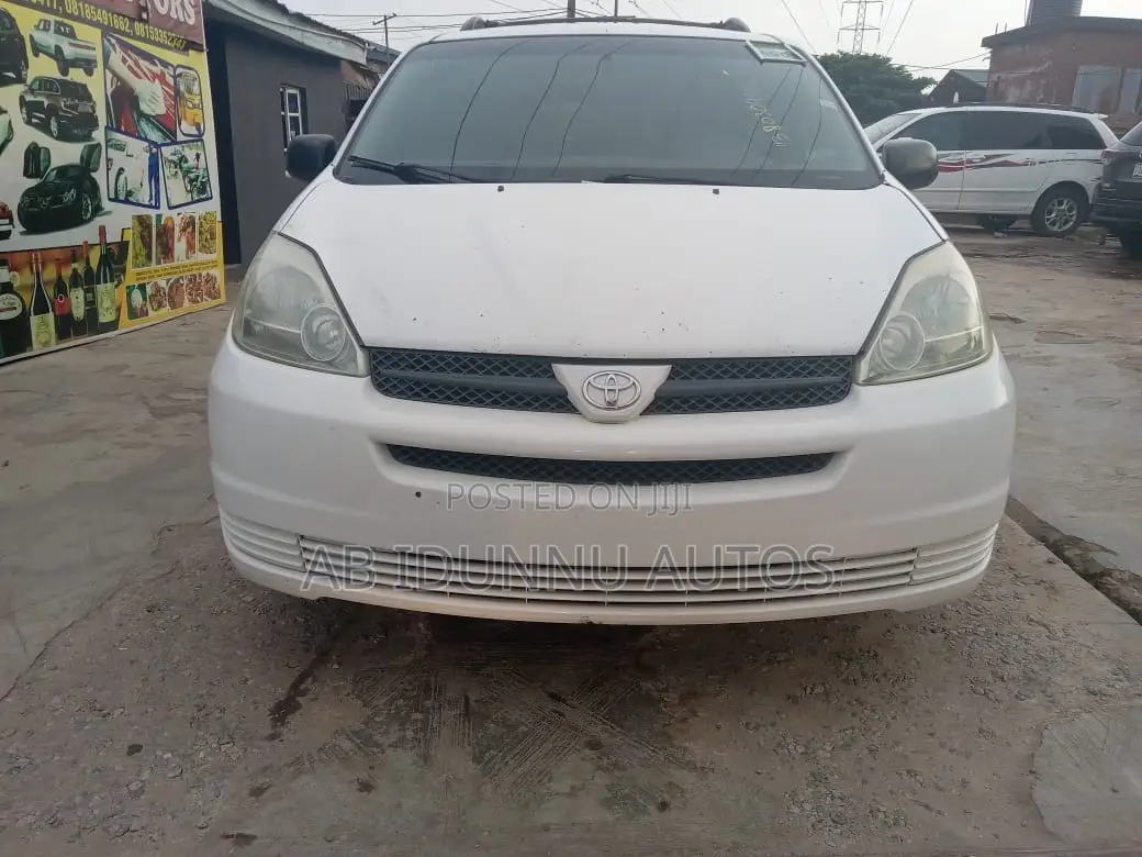 Toyota Sienna 2004 White