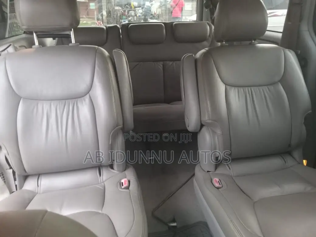 Toyota Sienna 2004 White