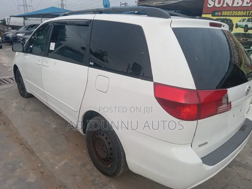 Toyota Sienna 2004 White