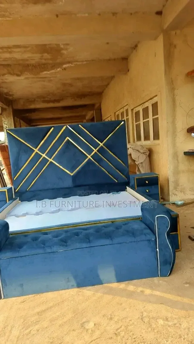 6 by 6 Set of Bedframes With Ottoman and 2 Side Drawers