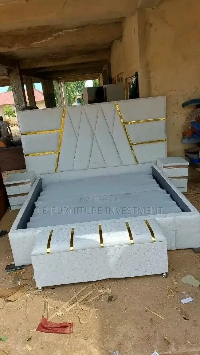 6 by 6 Set of Bedframes With Ottoman and 2 Side Drawers