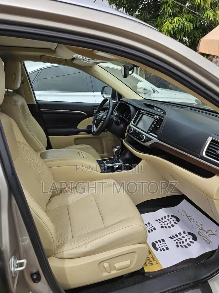 Toyota Highlander Limited Platinum 4dr SUV (3.5L 6cyl 6A) 2015 Gold