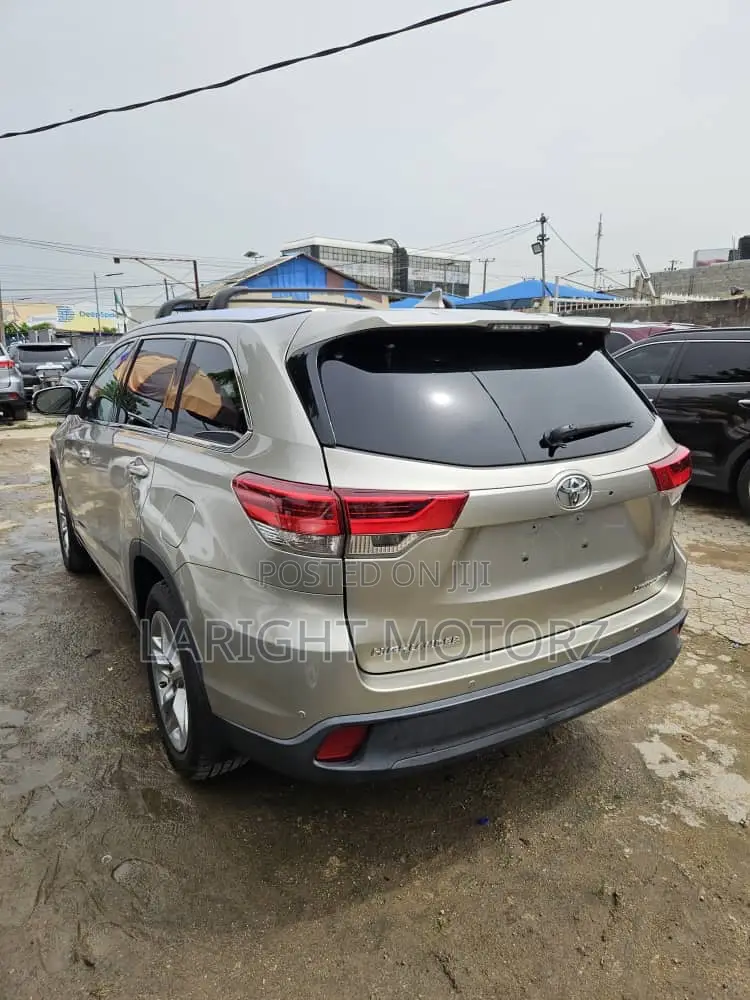 Toyota Highlander Limited Platinum 4dr SUV (3.5L 6cyl 6A) 2015 Gold