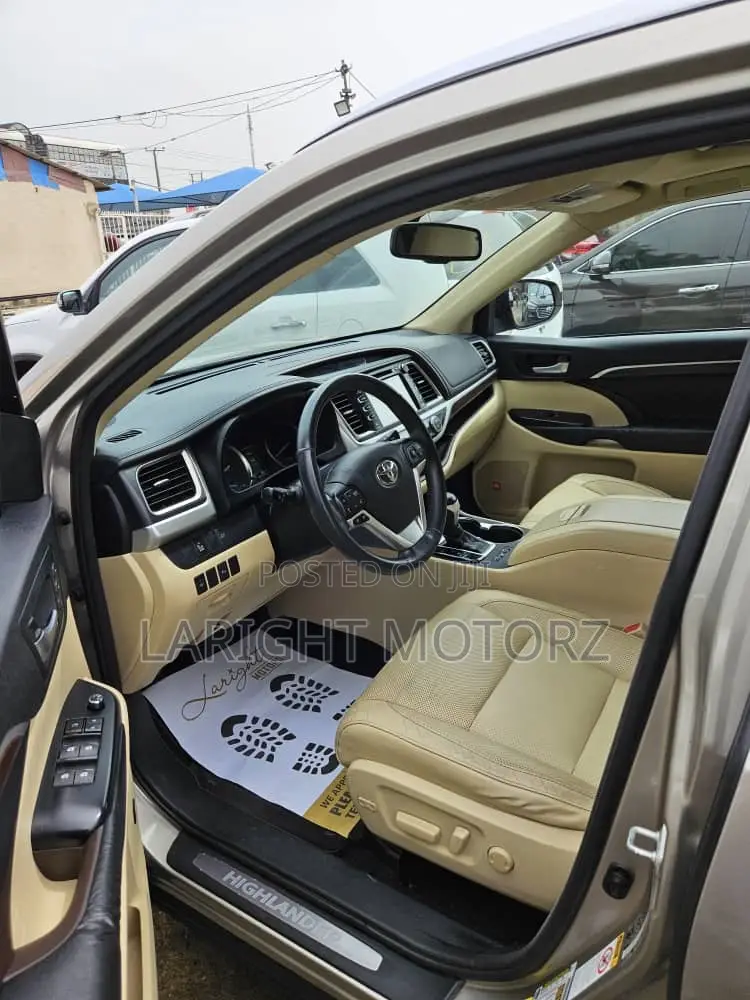 Toyota Highlander Limited Platinum 4dr SUV (3.5L 6cyl 6A) 2015 Gold