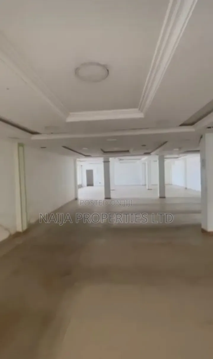 Open Plan Shop on Ground of 180sqm on Expressway at Sangotedo for Rent