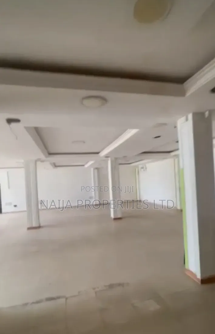 Open Plan Shop on Ground of 180sqm on Expressway at Sangotedo for Rent