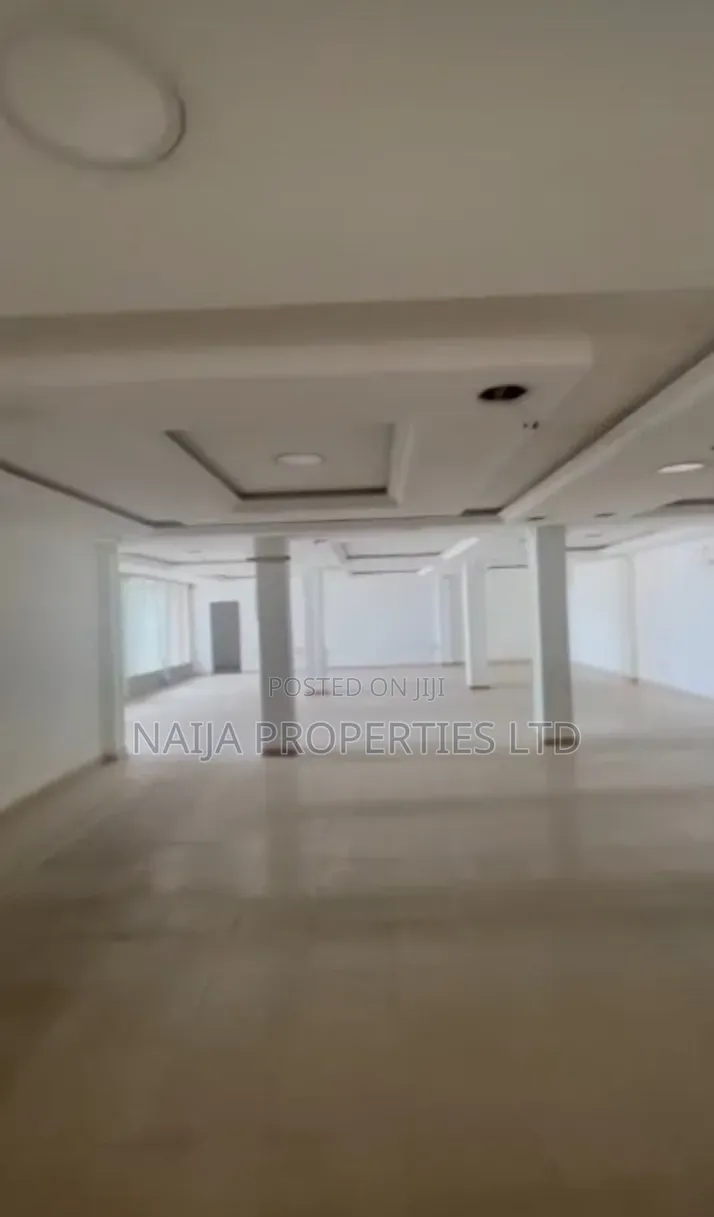 Open Plan Shop on Ground of 180sqm on Expressway at Sangotedo for Rent