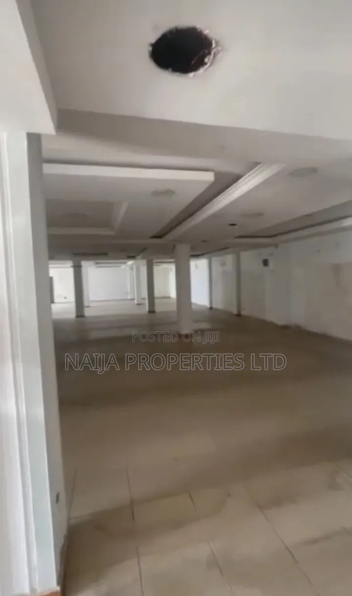 Open Plan Shop on Ground of 180sqm on Expressway at Sangotedo for Rent