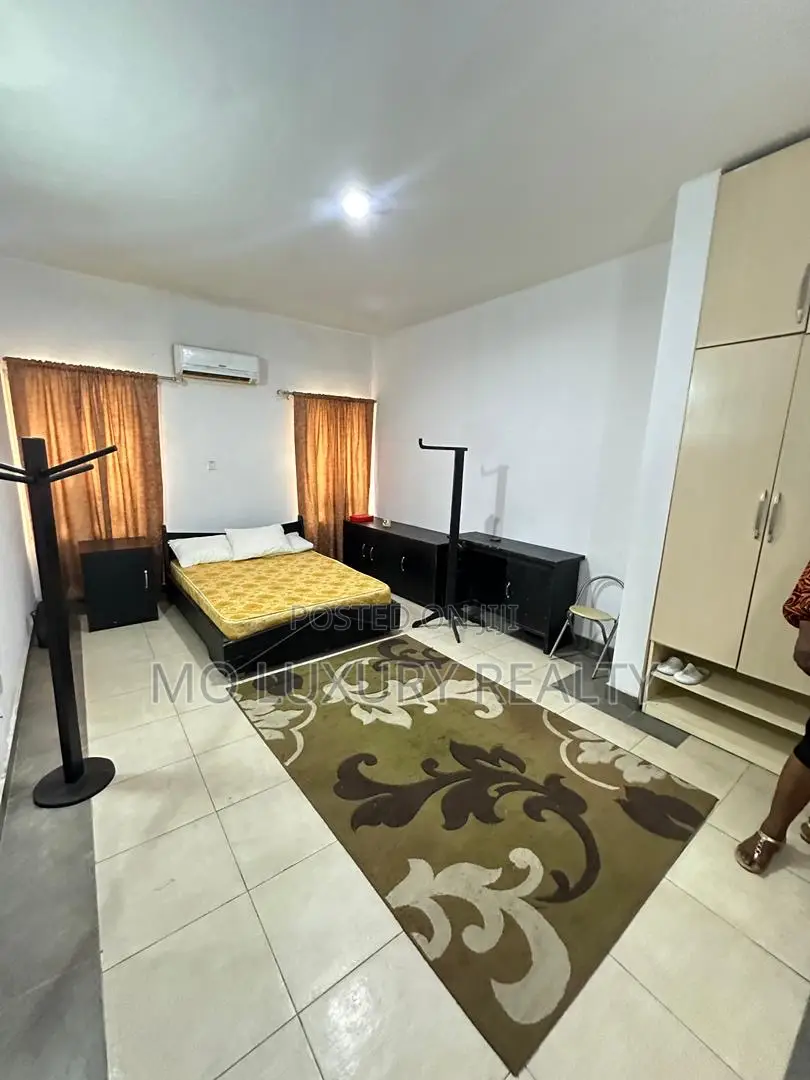 3bdrm Apartment in Lekki Phase 1 for rent