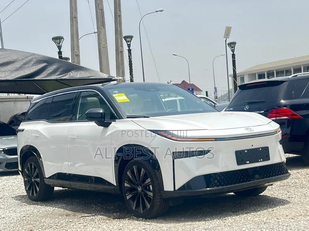 Toyota bZ3 2025 White