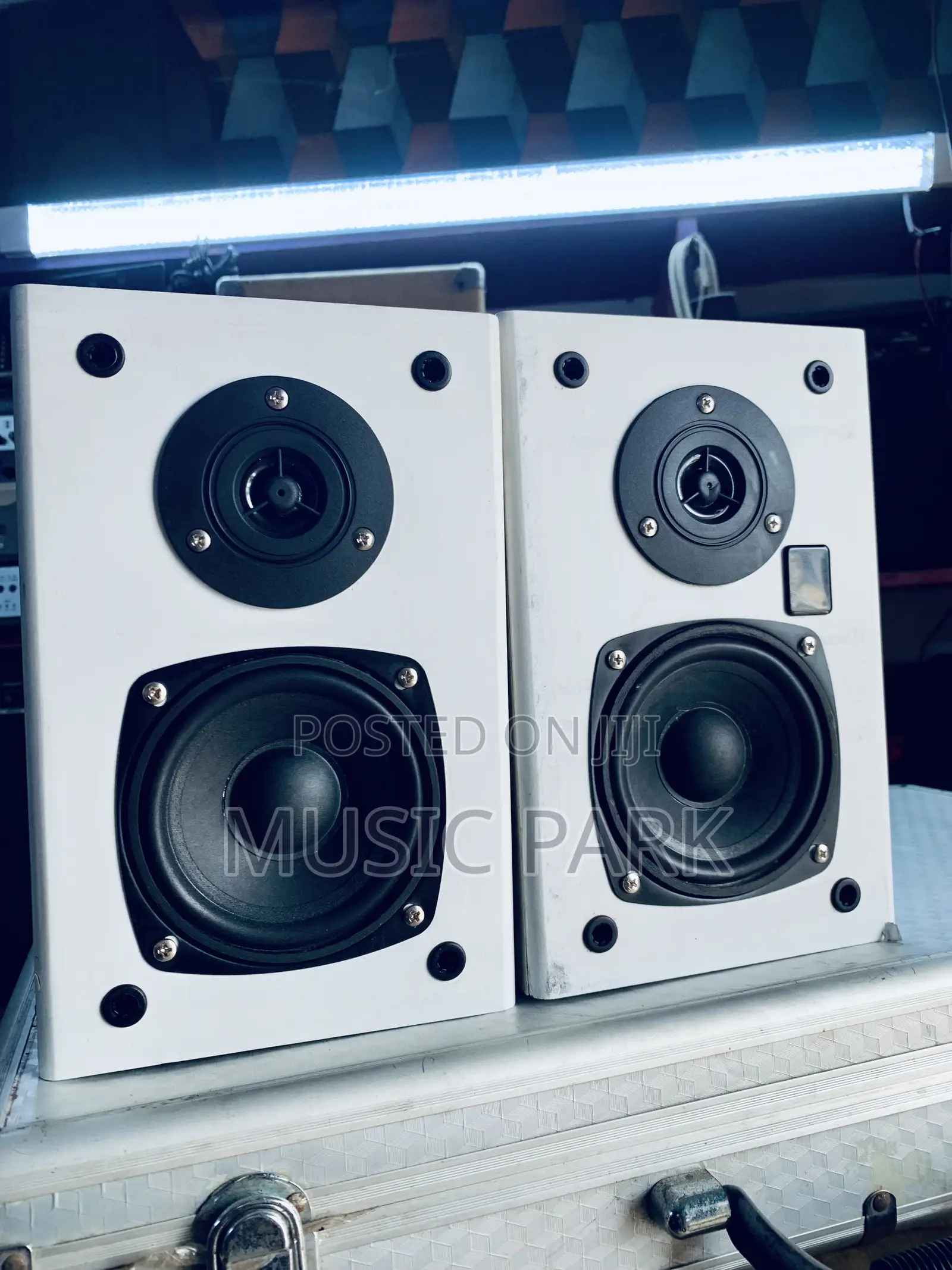 Vision Av-1000 Powered Studio Speakers Lagos