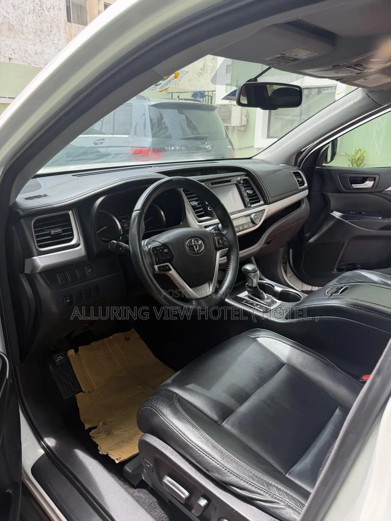 Toyota Highlander XLE 4x4 V6 (3.5L 6cyl 8A) 2017 White