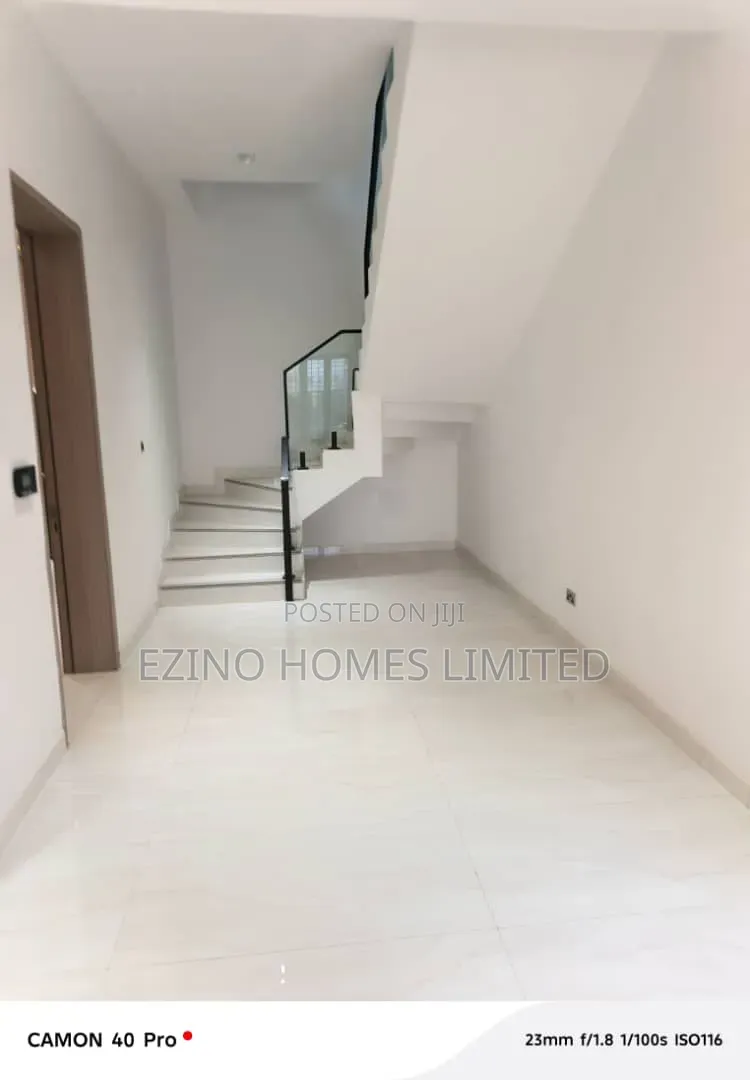 5bdrm Duplex in Mini Estate, Lekki Phase 1 for sale