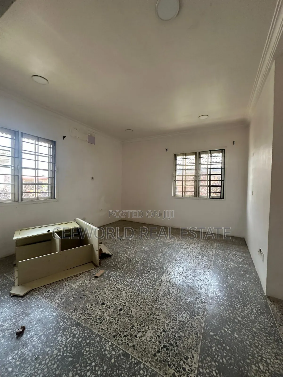 6bdrm Duplex in Agodi Gra for rent