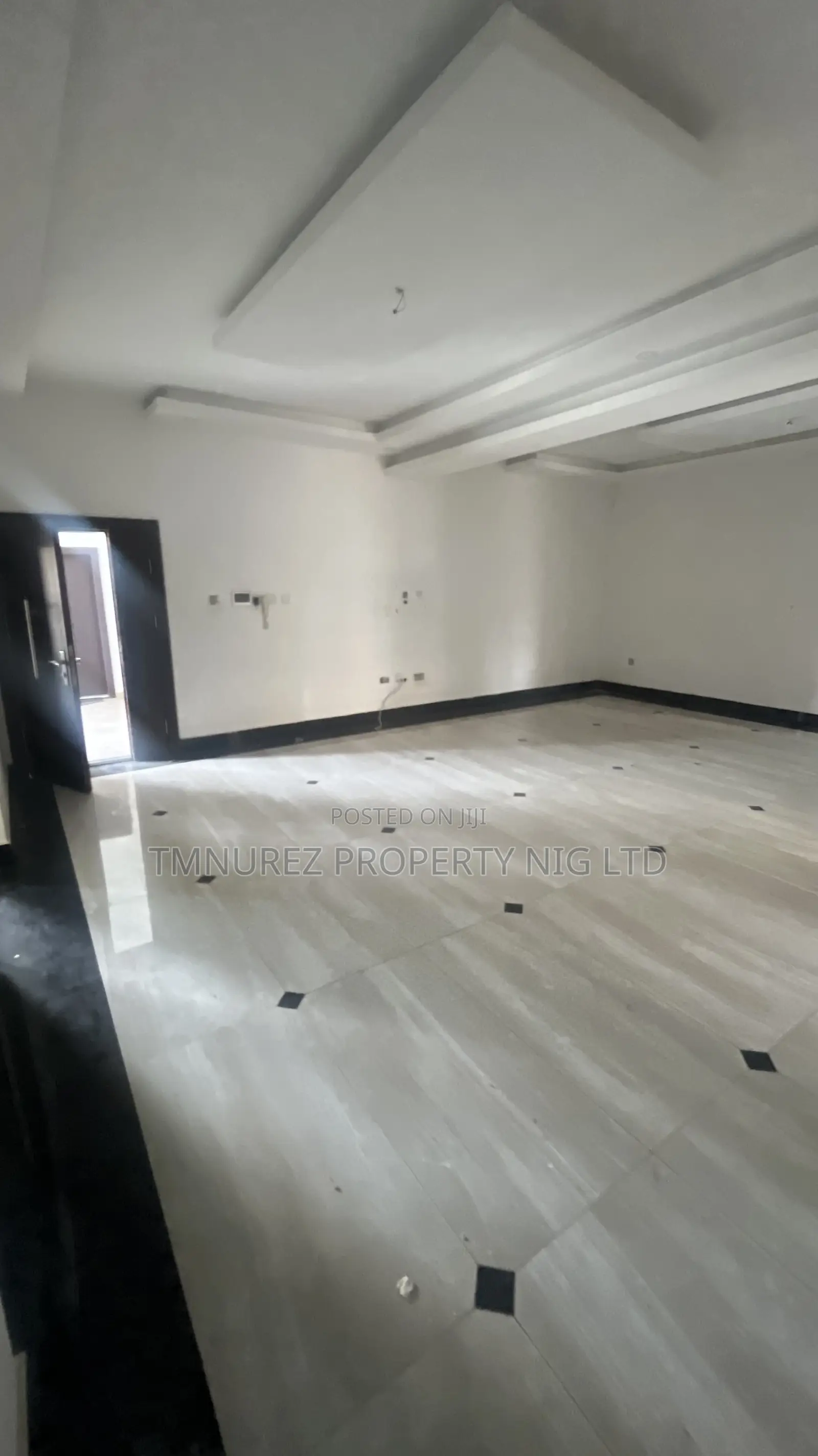 3bdrm Apartment in Off Admiralty, Lekki Phase 1 for rent