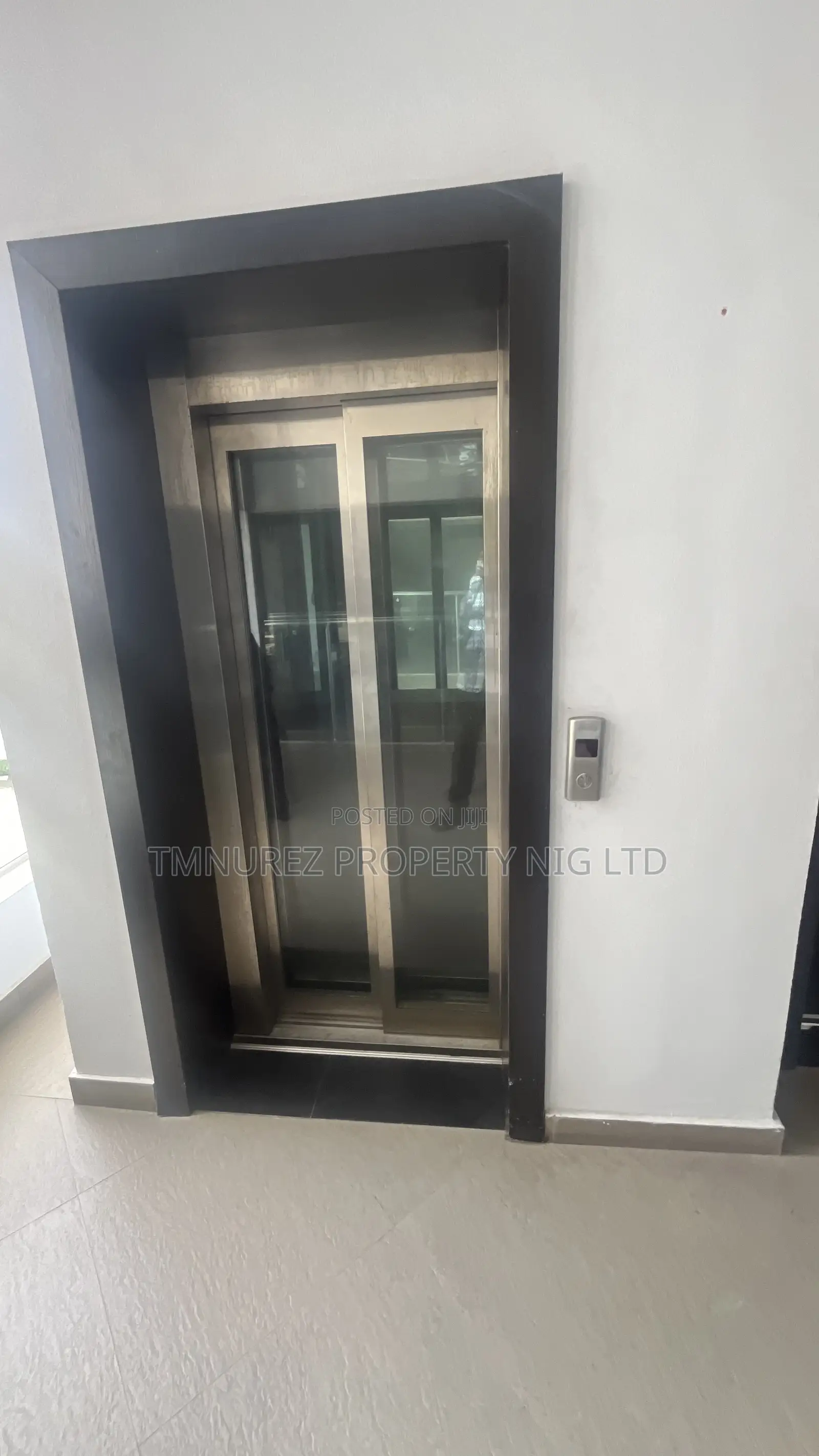 3bdrm Apartment in Off Admiralty, Lekki Phase 1 for rent