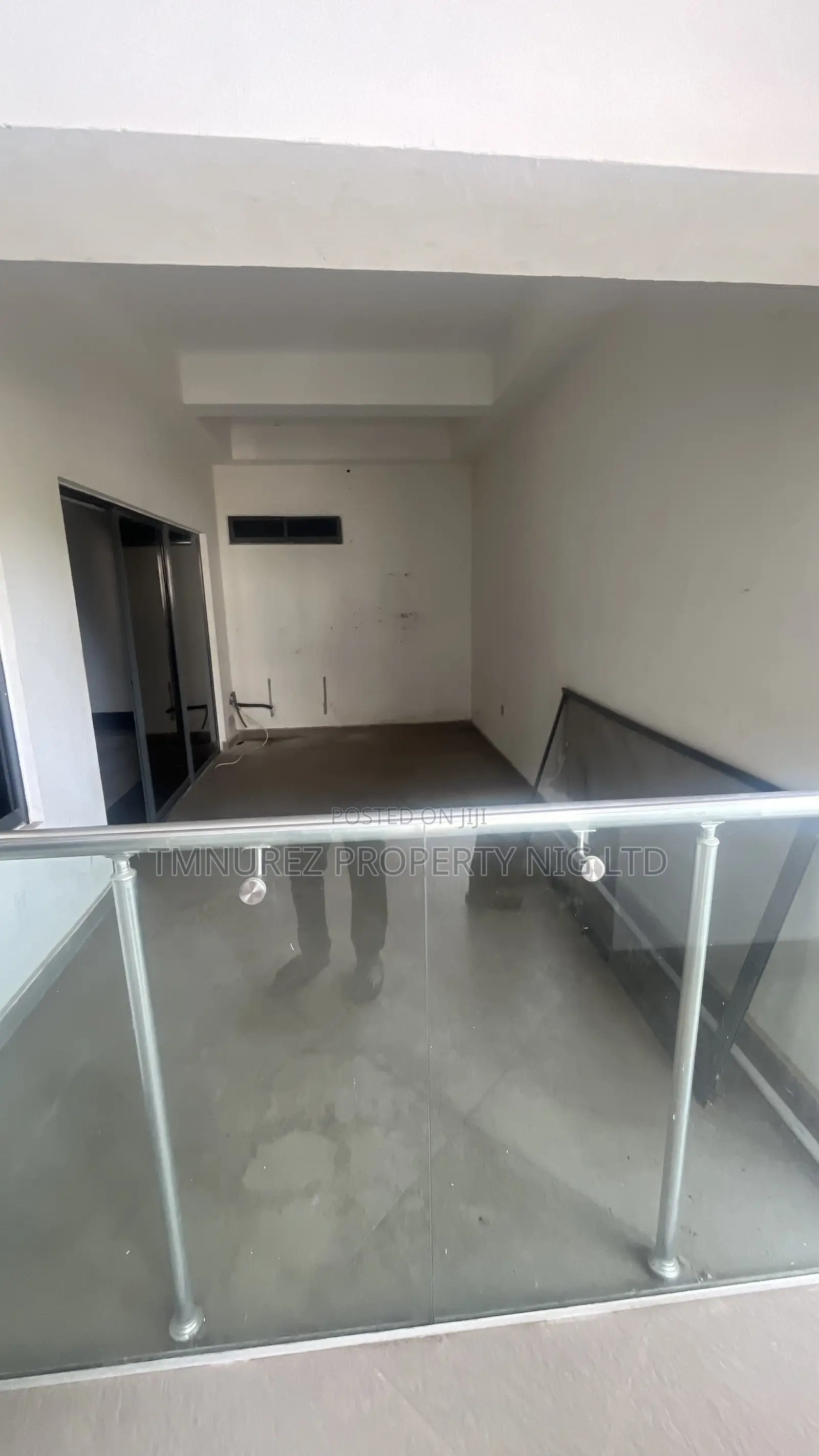 3bdrm Apartment in Off Admiralty, Lekki Phase 1 for rent