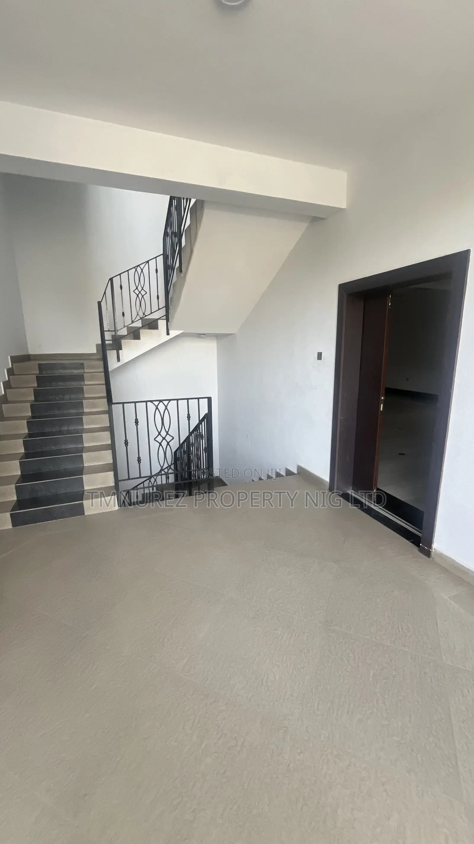 3bdrm Apartment in Off Admiralty, Lekki Phase 1 for rent