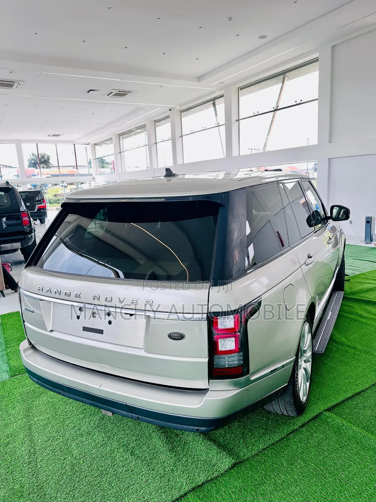 Land Rover Range Rover 3.0L Supercharged 2016 Gold