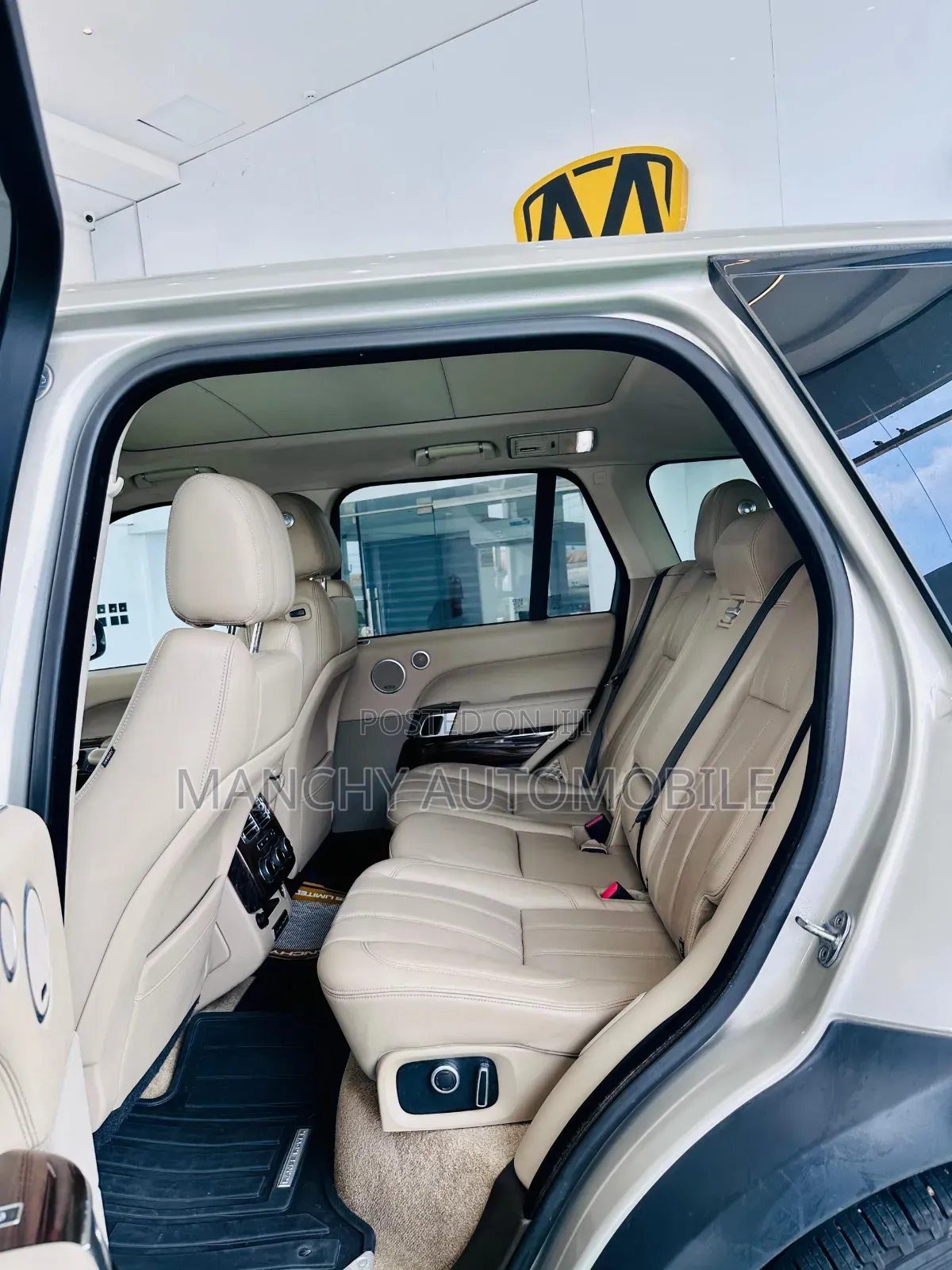Land Rover Range Rover 3.0L Supercharged 2016 Gold