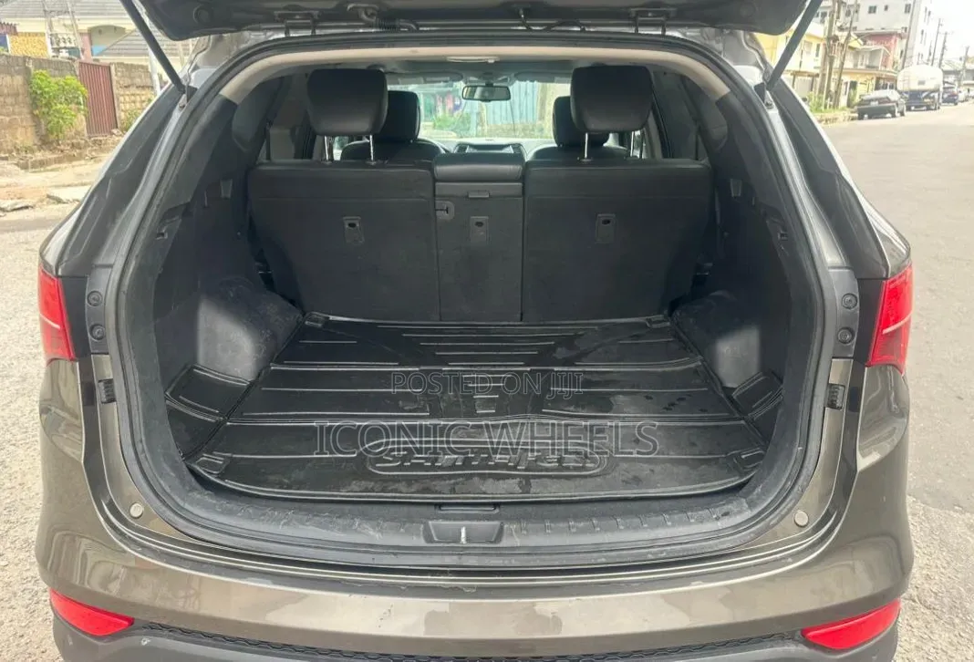 Hyundai Santa Fe 2013 Brown