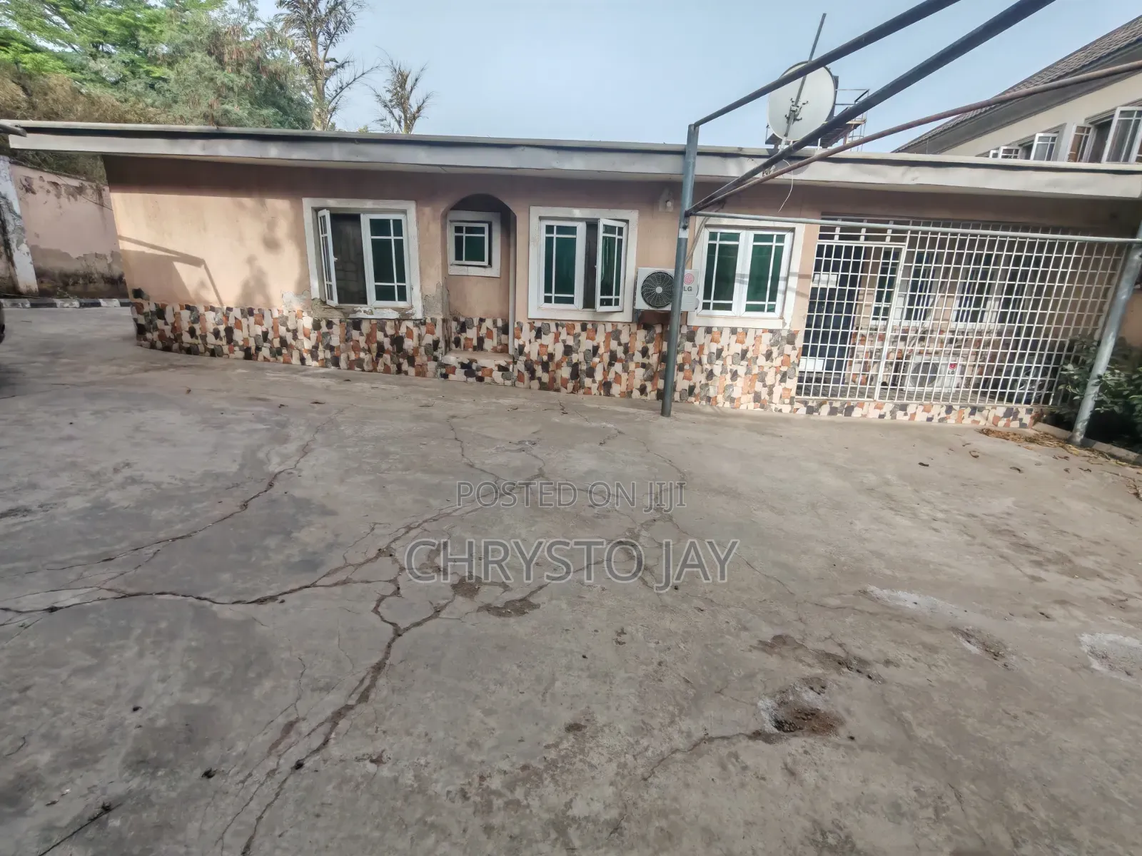 3bdrm Bungalow in Zone 6 / Wuse for sale