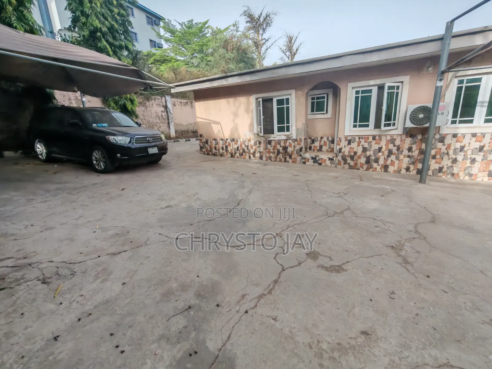 3bdrm Bungalow in Zone 6 / Wuse for sale