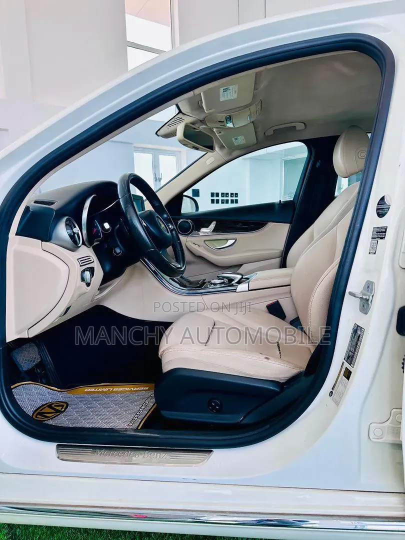 Mercedes-Benz C300 Base AWD 4Matic Sedan (2.0L 4cyl 7A) 2015 White