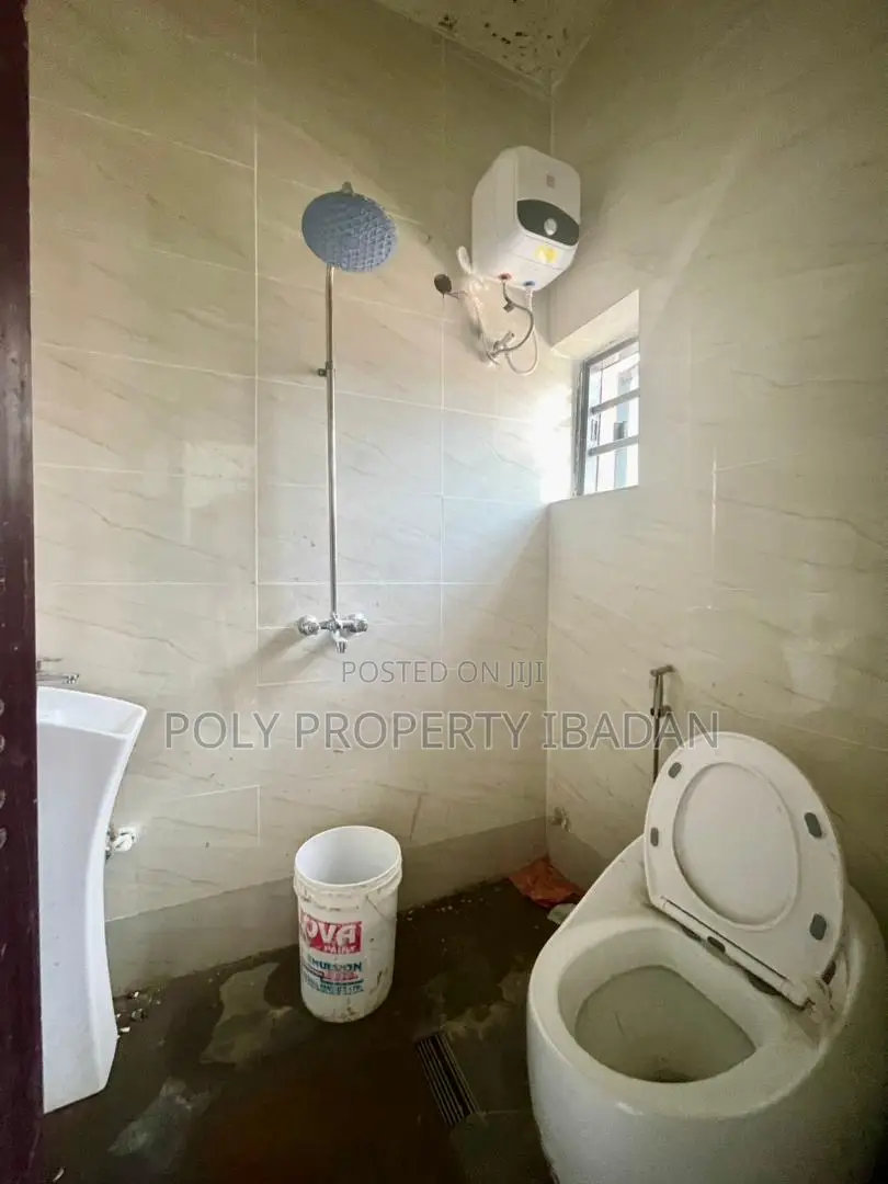 2bdrm Apartment in Kolapo Ishola Gra, Ibadan for rent