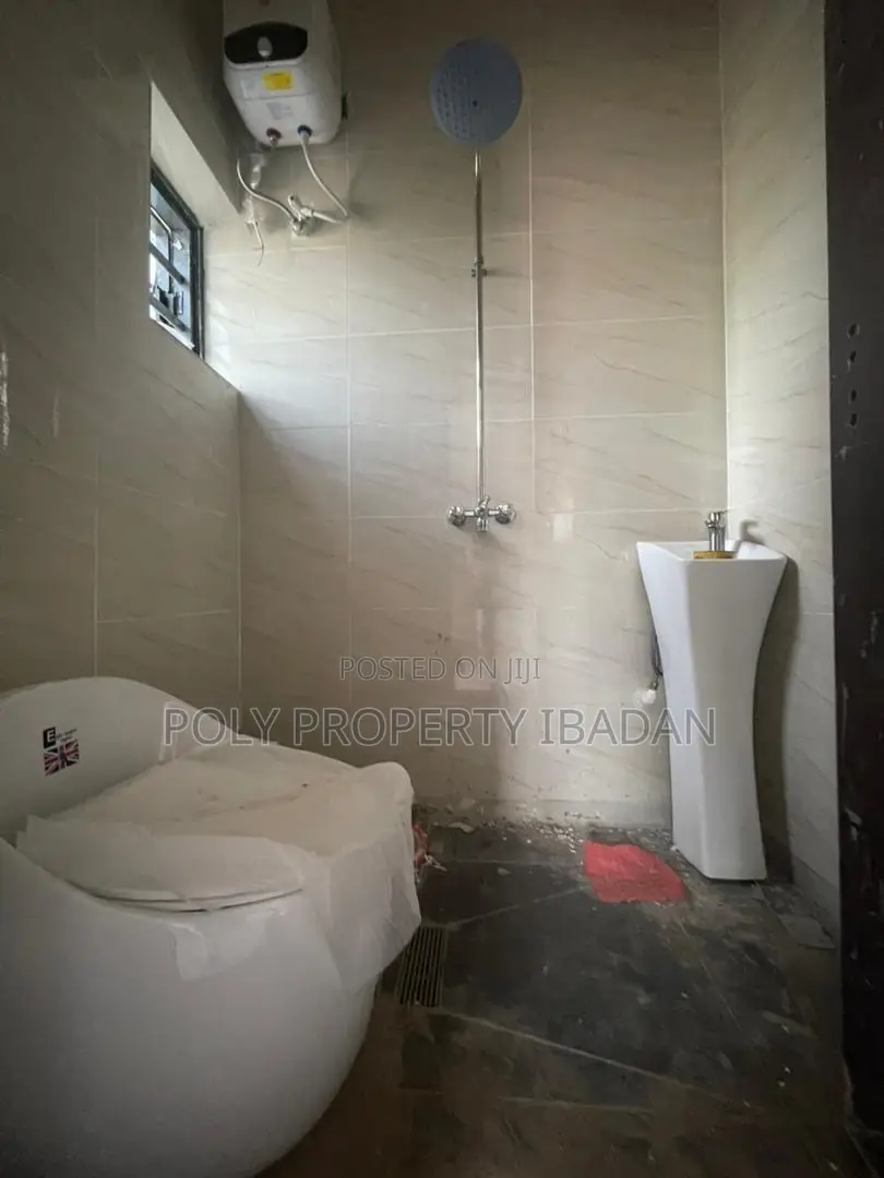 2bdrm Apartment in Kolapo Ishola Gra, Ibadan for rent